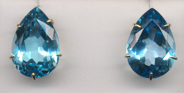 Beautiful 18 Kt Gold  Blue Topaz  Earing